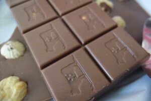 В Ровенской области "новичкам" на избирательном участке выдавали шоколад