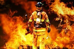 В Черкассах в многоэтажке вспыхнул пожар: спасатели вытащили из огня пенсионерку