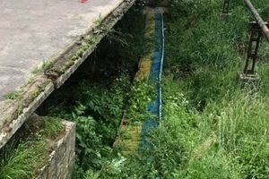 В Калуше четырехлетний ребенок упал с моста вместе с перилами