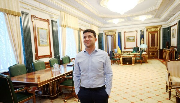 Кожаные кресла и позолоченный зал: Зеленский показал Администрацию президента изнутри