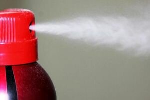 В Житомире ученик распылил газ в школе: 13 пострадавших