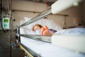 Заразилась от отца: в Запорожье восьмилетняя девочка заболела коронавирусом