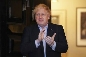 Британский премьер угодил в больницу из-за коронавируса после 10 дней лечения