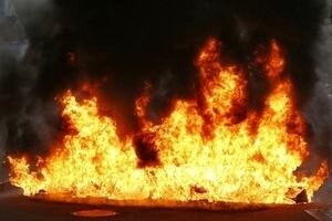 В Одессе "коктейлем Молотова" подожгли Lexus местного чиновника