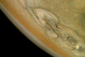 Ученые показали впечатляющее фото бури на Юпитере