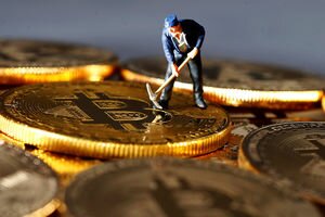 Курс Bitcoin продолжает рост: криптовалюта торгуется выше 8 тысяч за монету