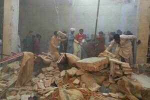 В Пакистане на складе обрушилась крыша, погибли не менее 13 человек