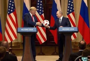 Встреча Путина и Трампа: мяч, подаренный президентом России, прошел проверку
