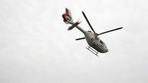 В Японии пропал вертолет с девятью спасателями на борту