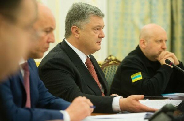 Порошенко подписал решение СНБО о введении в Украине военного положения: текст указа