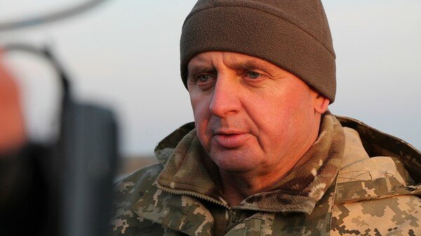 Муженко заявил, что Россия увеличила количество военной техники у границы с Украиной