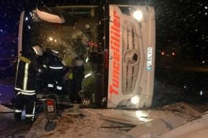 В Турции в двух авариях с автобусами погибли минимум три человека, еще 55 пострадали