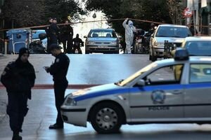 В Афинах возле здания церкви взорвалась бомба, пострадал полицейский