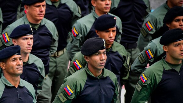 Вставшие на сторону Гуайдо венесуэльские солдаты попросили Трампа о военной помощи