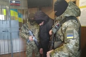 В Торецке задержали "охранника" обломков сбитого на Донбассе рейса МН17