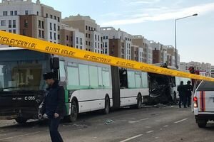 В Казахстане три автобуса попали в масштабное ДТП: двое людей погибли, 27 получили травмы (видео)