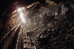 Спасатели эвакуировали десятки горняков из-за пожара на шахте в Донецкой области