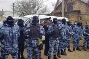 В Крыму российские силовики нагрянули с обысками к активистам: задержано уже 16 человек