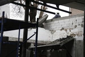 В Киеве на стройке рухнула бетонная плита: погибла женщина
