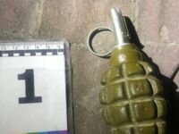 В Тернополе прохожие на детской площадке обнаружили гранату