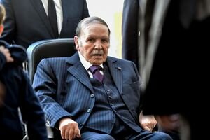 82-летний президент Алжира подал в отставку