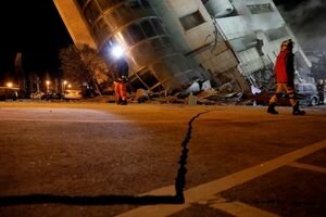 "Здание поехало": сильное землетрясение произошло на Тайване