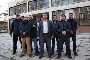 Массовые задержания крымских татар: активистов избивали, заковывали в наручники и вывозили в лес