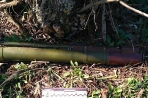 В Николаевской области мужчина обнаружил гранатомет в лесополосе