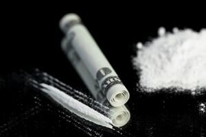 В Румынии полицейские выловили 100 килограммов кокаина из Черного моря