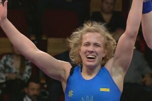 Украинки выиграли три золотых медали на чемпионате Европы по борьбе (ВИДЕО)