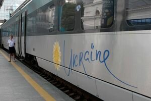 "Укрзализныця" провела опрос в Facebook и по его результатам назначила дополнительные поезда