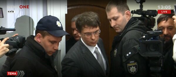 Крючков отказался сотрудничать со следствием и обвинил Сытника в получении взятки