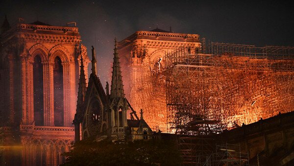 В сети появилось первое фото сгоревшего собора Нотр-Дам, сделанное из космоса