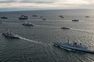 Военные корабли НАТО вошли в Балтийское море: Россия следит за их передвижением 