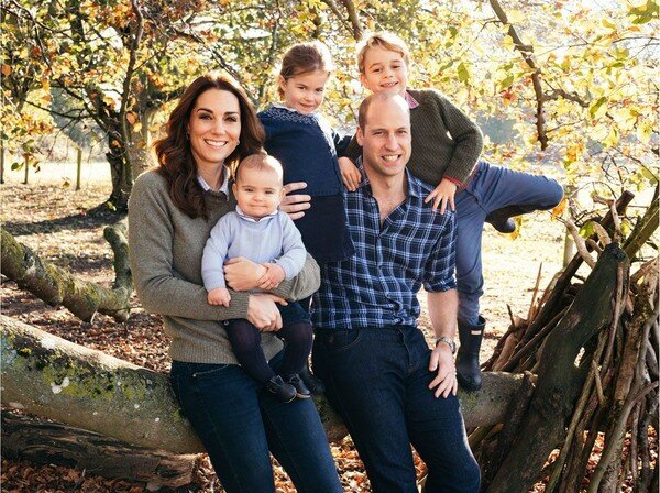 Принцу Луи исполнился один год: Кейт Миддлтон лично сфотографировала малыша в день рождения