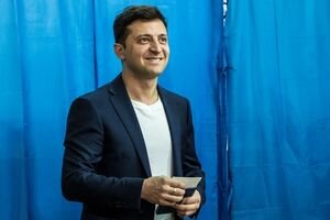 Зеленский переименовался в Facebook с русского на украинский
