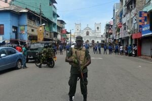 Полиция Шри-Ланки опубликовала имена и фото шестерых подозреваемых в серии терактов