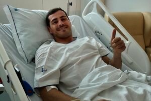 "Все под контролем": Икер Касильяс показал фото из больницы после сердечного приступа