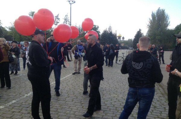"Пришли с красными шариками": в Одессе начались стычки на Куликовом поле