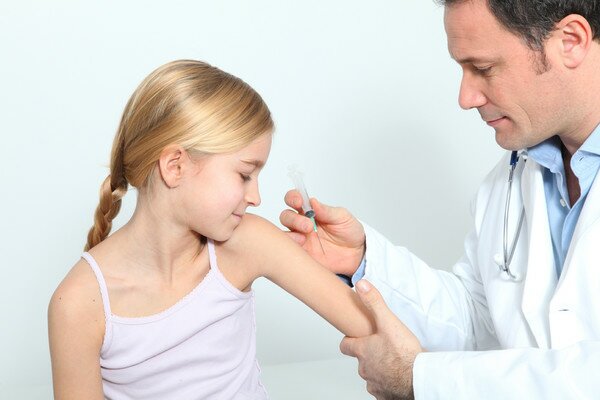 В Германии планируют штрафовать родителей, которые отказываются делать прививки своим детям