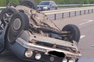 В Одесской области столкнулись две легковушки, погибли два пассажира и прохожая. Фото