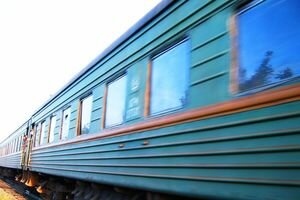 В Винницкой области ночью поезд насмерть сбил мужчину 
