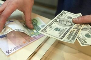 Доллар и евро в обменниках подорожали: курс валют в Украине