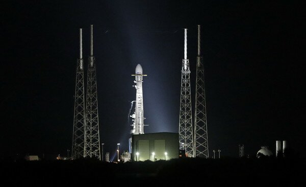 SpaceX отложила запуск 60 интернет-спутников: причины