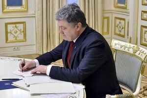 Порошенко подписал указы об увольнении двух советников президента