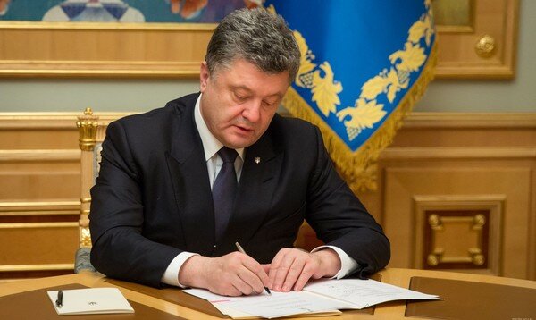 Порошенко уволил главу Администрации президента и его заместителя