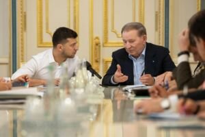 Зеленский пообещал Кучме дать свой загранпаспорт для поездок на минские переговоры