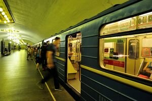 "Взрывчатку не нашли": ряд центральных станций метро открыли на вход и выход