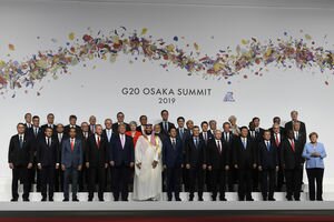 "Ежи, гигантские устрицы и мягкое мороженое": как кормят политиков на G20 в Японии