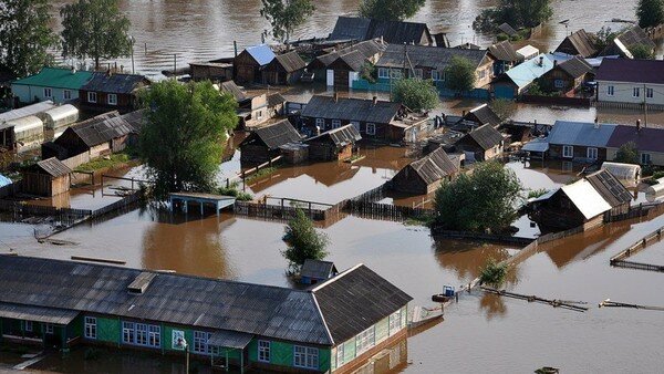 Тысячи людей без домов и света: в России произошло смертельное наводнение. Видео с высоты